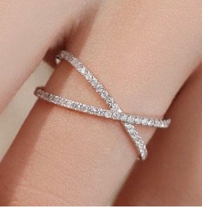 Bague de fiançailles et de mariage en argent sterling 925 plaqué argent avec moissanite de laboratoire taille brillant, style classique, sertissage à griffes - Product Image 1