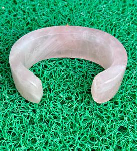 Manchette en pierres précieuses de quartz rose naturel pour hommes ou femmes Manchette en pierres précieuses de conception unique Cadeau spécial pour elle - Product Image 4