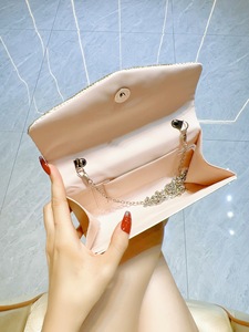 กระเป๋าคลัทช์สำหรับออกงานกลางคืนหรูหราทำจากผ้าซาตินมีจีบแบบเรียบง่ายของผู้หญิง - Product Image 2