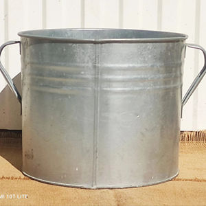 Panier galvanisé à texture traditionnelle personnalisé pour jardinière de sol à usage décoratif en métal galvanisé - Product Image 1