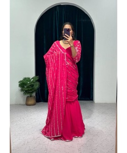 Saree <span class=keywords><strong>party</strong></span> <span class=keywords><strong>wear</strong></span> wedding ultimo designer di design ricamo pesante per feste sari in seta con camicetta firmata da donna che indossa abbigliamento
