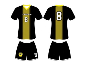 Nouvel ensemble d'uniformes de football respirants à manches courtes de haute qualité fabriqués au Pakistan avec logo personnalisé à bas prix - Product Image 4