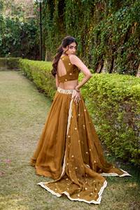 Moderno Lehenga Choli Pakistaní para Bodas y Fiestas, Hecho a Mano con Tela Modal, Elegante Choli - Product Image 2