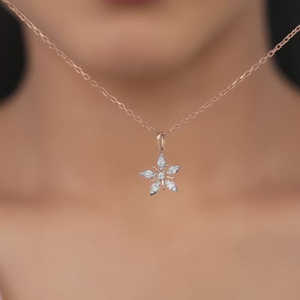 Colgante de diamante de geranio de oro rosa Encanto de joyería elegante y lujoso - Product Image 5