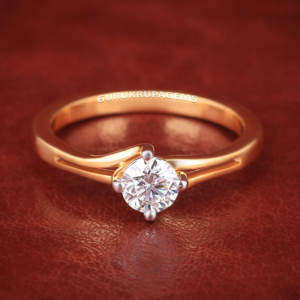 Anillo de Compromiso de Plata de Ley 925 con Moissanita Redonda con Corte VVS a Precio de Fábrica - Product Image 1