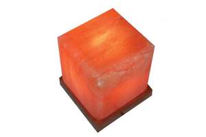 Lámpara de sal del Himalaya con forma de cubo calificada GMP, paquete completo de artesanías naturales talladas con cable eléctrico y bombilla - Product Image 2