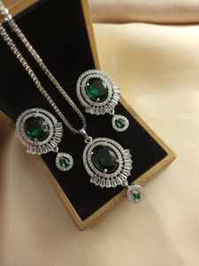 MANUFACTURER AND SUPPLIER JEWELRY SETS WHOLESALE STYLISH LUXURY JEWELRY SET FOR WOMEN PART WEAR WEDDING WEAR JEWELRY - Product Image 4