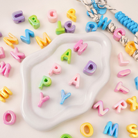 100 pièces de perles en plastique pour chaîne de téléphone portable, perles acryliques plaquées UV irisées, grand trou de 20 mm, lettres de l'alphabet