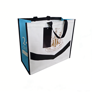 ถุงช้อปปิ้งพิมพ์ลายตามสั่ง ทำจากผ้า PP ไม่ถักทอ มีหลายแบบปิด  ของที่ระลึกสโมสรฟุตบอลนิวคาสเซิล ยูไนเต็ด เป็นมิตรกับสิ่งแวดล้อม ใช้ซ้ำได้ สำหรับใส่ของชำ - Product Image 1