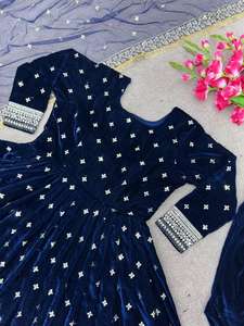 Lancement de la nouvelle robe de soirée styliste Look Heavy Viscos Velvet With Heavy Embroidery Sequence Work Gown With Dupatta For Women - Product Image 4