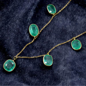 Collier d'émeraude en or jaune 18 carats | Chaîne de pendentif en émeraude naturelle ovale | Bijoux en or fins faits à la main pour femmes - Product Image 6