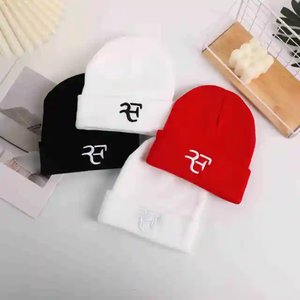 Offre Spéciale 100% acrylique hiver crâne tricoté chapeau extérieur bonnet à revers avec broderie et motifs imprimés élégant pour le voyage - Product Image 2