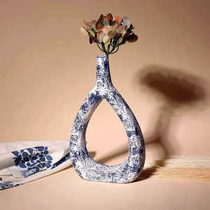 Jarrón de Cerámica Triangular Texturizado Azul Oscuro Contemporáneo, Estilo Moderno, Hecho a Mano, Versátil, Maceta de Porcelana para Mesa, Estilo Chino - Product Image 6