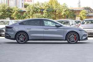 Vehículo Eléctrico 2025 V 601-700KM con Tracción en las Cuatro Ruedas, Motor de 200-250kW y Batería de 50-70kWh para Importación en Japón - Product Image 4