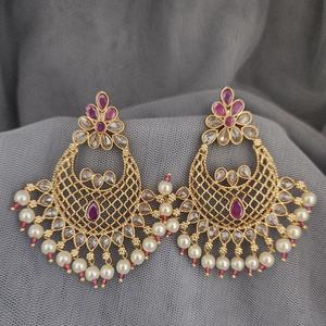 Kundan แบบดั้งเดิมต่างหูโทนสีทอง Jhumka ประดับมุกสำหรับงานแต่งงานงานหมั้นชุดปาร์ตี้เครื่องประดับแฟชั่นสำหรับผู้หญิง - Product Image 1