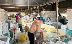 Palillos Desechables Redondos de Madera de Grado AB con Acabado Liso para Restaurantes - Product Image 3