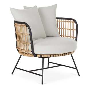 Silla de Comedor con Brazos, Fabricada con Estructura de Hierro, Asiento y Respaldo de Ratán Tejido, Incluye Cojín Resistente al Sol para Uso en Interiores y Exteriores - Product Image 1