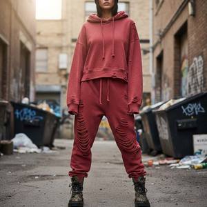 Ensemble deux pièces pour femme, style streetwear grunge personnalisé, rouge uni, haut court et pantalon de survêtement, avec découpe laser et trous déchirés - Product Image 5