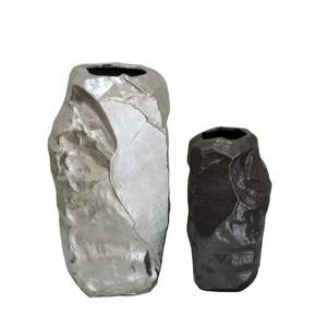 Vase à fleurs en métal moderne fabriqué à la main Vase décoratif de luxe fait à la main pour la décoration de centre de table - Product Image 5