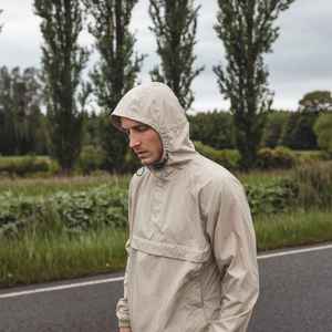 Chaqueta cortavientos de otoño para hombre con logotipo personalizado 2025, con capucha fina, impermeable para exteriores, para senderismo, estilo informal con cierre de cremallera - Product Image 4