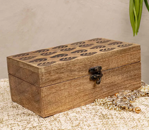 Boîte à bijoux en bois, boîte à collier faite à la main, rectangle, design brûlé, coffre en bois gravé, porte-boucles d'oreilles, décoration de la maison, boîtes à montres - Product Image 4