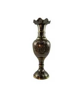 Vase à fleurs en laiton artisanal élégant avec gravure florale, pot décoratif idéal pour une table, une étagère ou un cadeau - Product Image 3