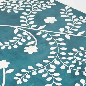 Mesa con incrustaciones de hueso a medida Un icono hecho a mano de una vida ingeniosa por Artesanías de media luna - Product Image 1