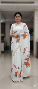 Atractivo Sari de Seda con Estampado de Dola y Diseño Floral con Contorno de Zari, Elegante para la Moda India y Pakistaní - Product Image 4