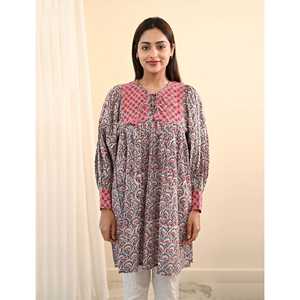 Camiseta de Mujer Estilo Y2K 100% Algodón, Color Durazno, Hombros Anchos, Estampado a Bloques, Corte Casual, Tejido Transpirable, Talla Única - Product Image 4