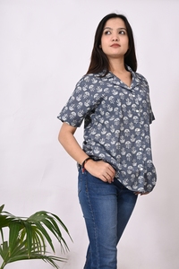 เสื้อผู้หญิงคอวีแขนสั้นคอวีพิมพ์ลายตามสั่ง - Product Image 3