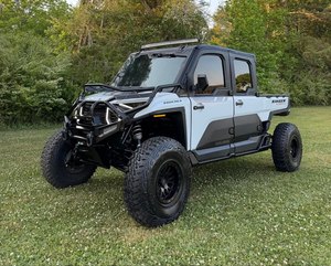 Polaris Ranger 1500 Crew 2025, Camioneta Turbo de 4 Asientos, Interior Oscuro, Luces LED, Neumáticos R20, Transmisión Automática Izquierda, Nuevo Modelo - Product Image 1