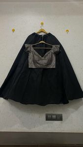 Top corto de fiesta de seda tapeta negra lehenga - Product Image 6