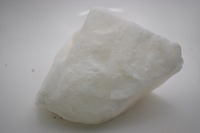 Quartz de silice de qualité supérieure, morceaux de SiO2 98%+ pour usage industriel, pierre de quartz de silice 98+ miroir, matériau de quartz haut de gamme pour l'industrie