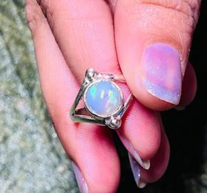 แหวนโอปอลเอธิโอเปียเงินแท้ 925 ชุบเงิน งานแฮนด์เมด สไตล์โบโฮ ประดับขอบรูปหัวใจ แหวนประจำเดือนตุลาคม - Product Image 3