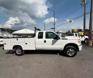 รถบรรทุกฟอร์ด F-350 ปี 2011 มือสอง สภาพดี แบบ Extended Cab สำหรับงานซ่อมบำรุง/บริการ ขับเคลื่อน 4 ล้อ พร้อมห่วงลากจูง กระบะท้ายอเนกประสงค์ เหมาะสำหรับงานก่อสร้างและงานช่างทั่วไป - Product Image 2