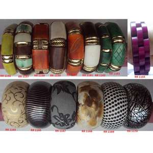 Bracelets religieux en forme de boule en ivoire et résine BS INTERNATIONAL pour les occasions de mariage des femmes, stock disponible, vente en gros directe - Product Image 4