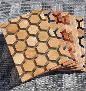 Planche à découper en bois de résine à poids équilibré, fabriquée en bois d'acacia et en bois de manguier pour une découpe stable - Product Image 1