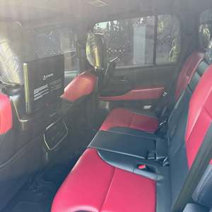 TO-YO-TAA Land Cruiser 2023 en parfait état - Product Image 6