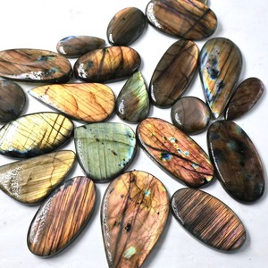 ลูกปัดอัญมณีลาบราดอไรต์ธรรมชาติสีม่วงหลายเม็ดอัญมณีหินลาบราดอไรต์ไฟสีม่วงสำหรับทำเครื่องประดับ - Product Image 5