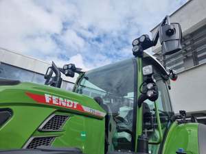 FENDT TRACTOR 724 4X4 Cab Tractor con suspensión de 50KM 3PT para fines agrícolas 180HP Tractor agrícola de potencia nominal - Product Image 3