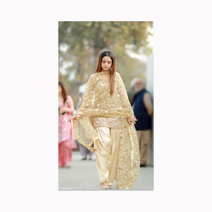 Conjunto de Lehenga Choli trabajado de elegancia tradicional y estilo moderno que transforma a cada novia en una visión de belleza - Product Image 1