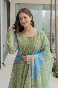 Vesta Exports Designer de luxe Dhoti Costume fait à la main décontracté de haute qualité Vêtements Automne Doublure en soie Fil-Paillettes Broderie Dentelle - Product Image 3
