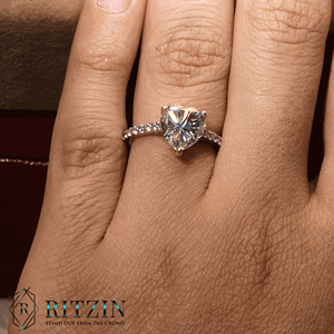 Anillo de compromiso solitario con corte de corazón y redondo para mujer, en oro rosa con engaste de puntas, diseño encantador - Product Image 3