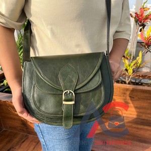 Bolsos bandolera de moda Vintage para mujer, personalizados, de gran capacidad, 2024, bolso de cuero de vaca de grano completo, forro de algodón, cierre de botón cruzado - Product Image 1