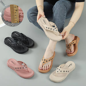 Chanclas decoradas con cadena de perlas Harvest para mujer, zapatillas gruesas, zapatos de PVC transpirables de suela gruesa suave - Product Image 2