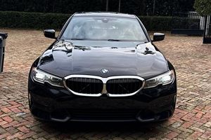 รถยนต์มือสอง ปี 2021 BMW 330i Sedan เครื่องยนต์เทอร์โบ 4 สูบ พร้อมชุดอุปกรณ์ช่วยขับขี่ ระยะทางวิ่งน้อย - Product Image 2