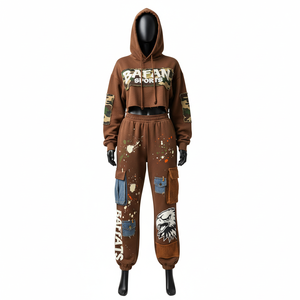 Ensemble sweat à capuche court et pantalon cargo en molleton de coton et polyester 320 GSM de qualité supérieure, design à empiècements marron, logo personnalisé, pour femme - Product Image 1