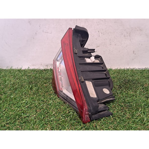 ไฟหยุดด้านหลังซ้ายรวมอยู่กับประตู SKODA Superb Series (3V3) 3V9945307F DCZA (15>) - Product Image 3