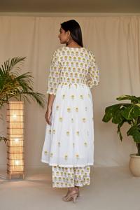 Mini robe en soie jaune Angrakha Kurta et Palazzos de haute qualité du fabricant Stylish Kurti and Pants - Product Image 2