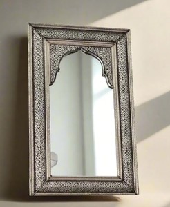 Espejo de Pared con Arco Marroquí, Decoración Marroquí Antigua, Espejo de Metal Grabado a Mano, Espejo Decorativo de Pared, Color Plateado - Product Image 4